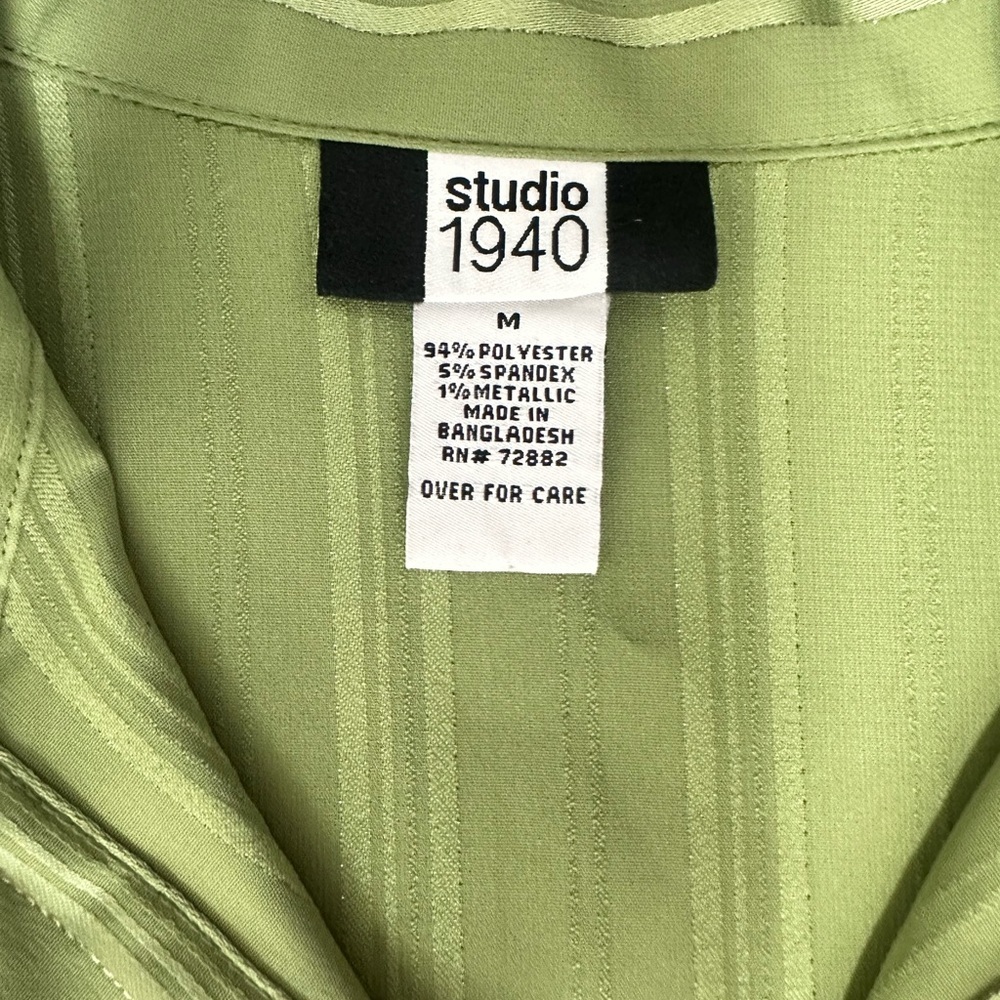 Studio 1940 beautiful green with gold metallic detail fitted sleeveless blouse​ - Picture 2 of 7